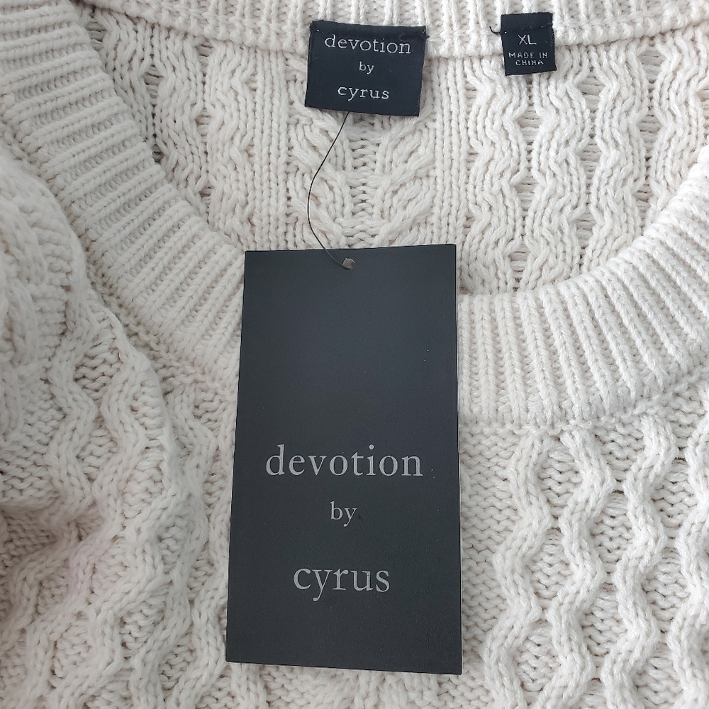 NWT Devotion by Cyrus Off White Crew Neck Sweater - Picture 3 of 6